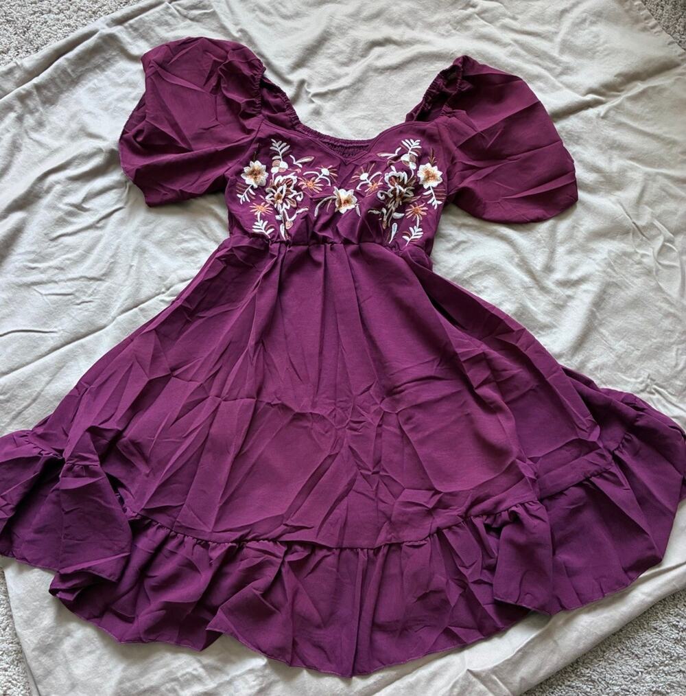NWOT Floerns Embroidered Boho Western Flounce Slv Rodeo Dress •Sz M • Burgundy